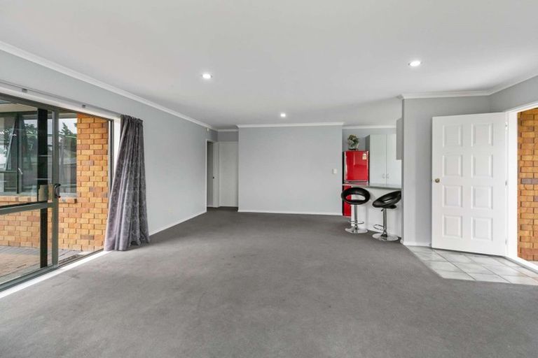 Photo of property in 28 Aldershot Place, Nawton, Hamilton, 3200