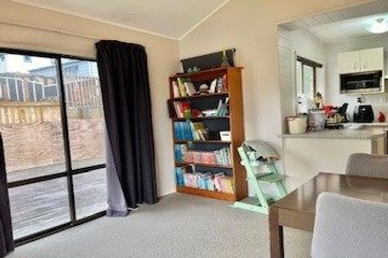 Photo of property in 1/7 Pomelo Road, Te Atatu South, Auckland, 0610