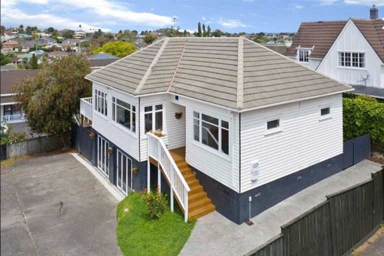 Photo of property in 2/5 Elderwood Lane, Belmont, Auckland, 0622