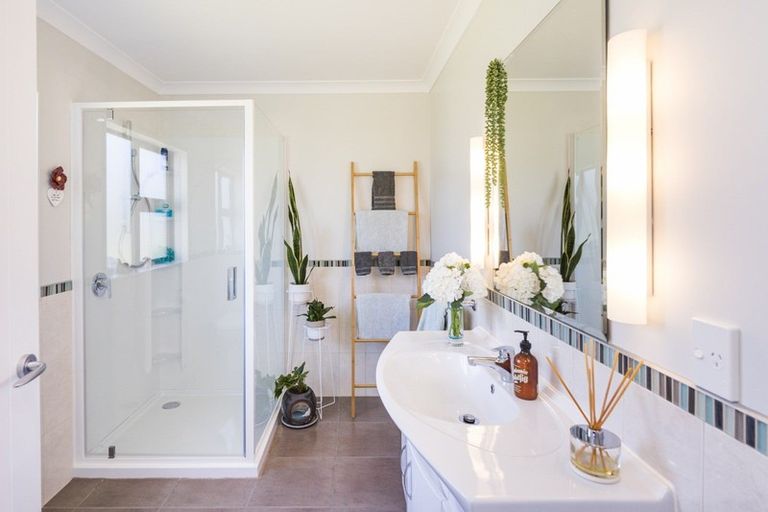 Photo of property in 29 Chestnut Close, Kelvin Grove, Palmerston North, 4414