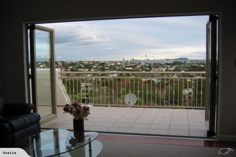 Photo of property in 11 Monarch Avenue, Hillcrest, Auckland, 0627