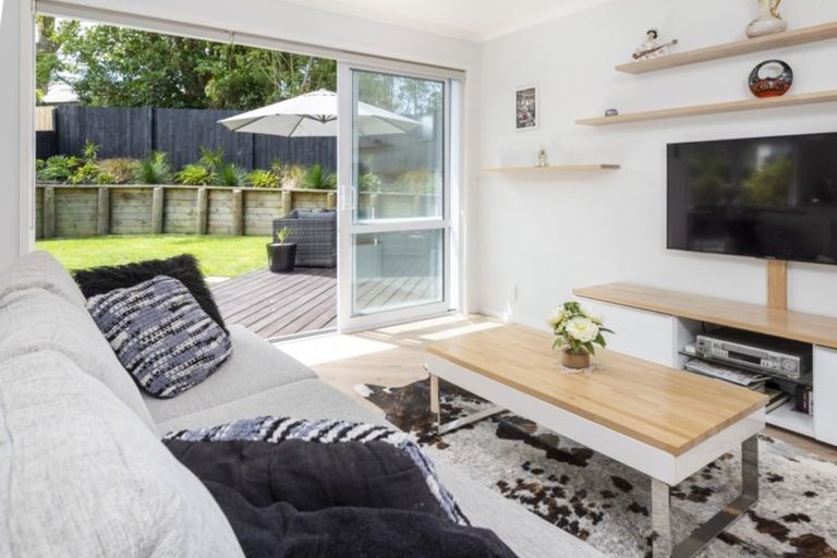 Photo of property in 70 Beach Road, Mellons Bay, Auckland, 2014