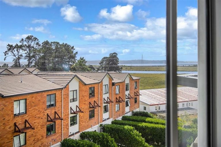 Photo of property in 74 Niu Lane, Te Atatu South, Auckland, 0610