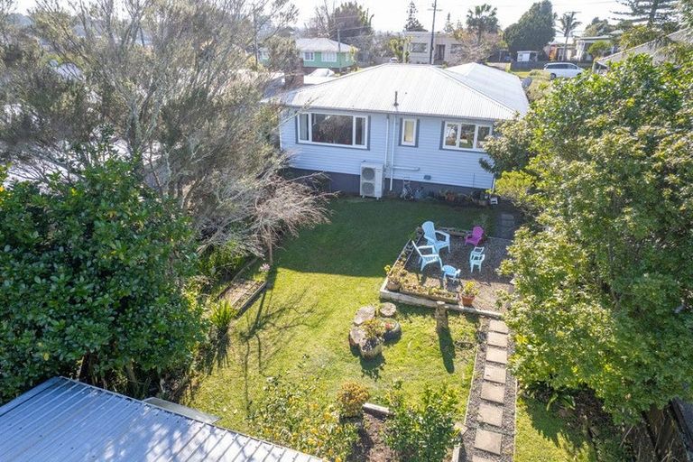 Photo of property in 36 Savoy Road, Glen Eden, Auckland, 0602