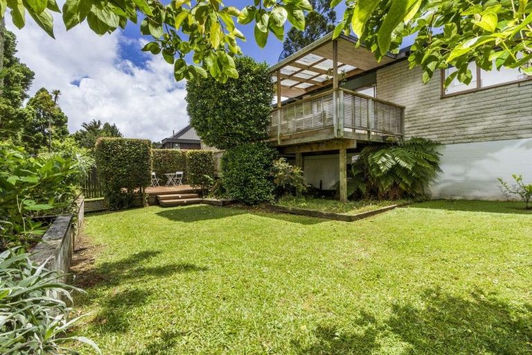 Photo of property in 18 Mappin Place, Chatswood, Auckland, 0626