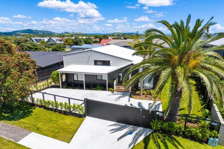 Photo of property in 1 Alexander Place, Papamoa Beach, Papamoa, 3118