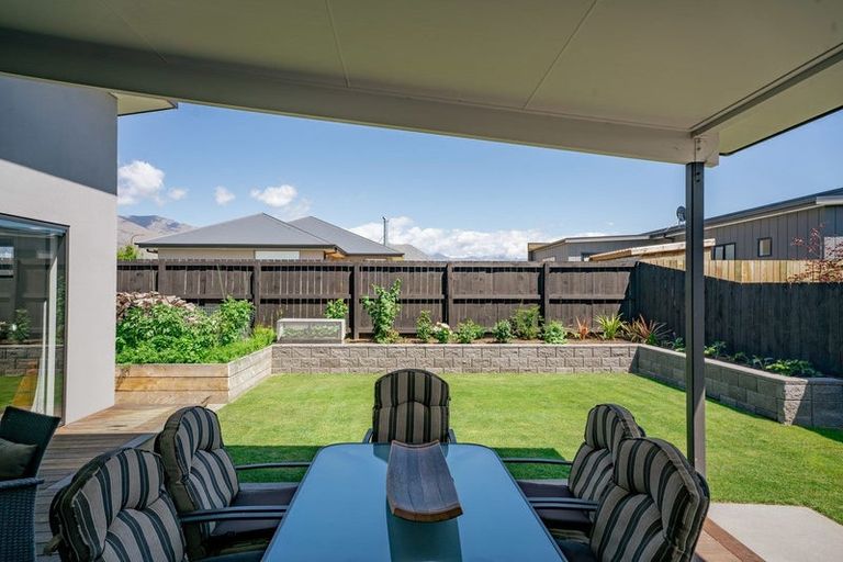 Photo of property in 7 Tahi Street, Albert Town, Wanaka, 9305