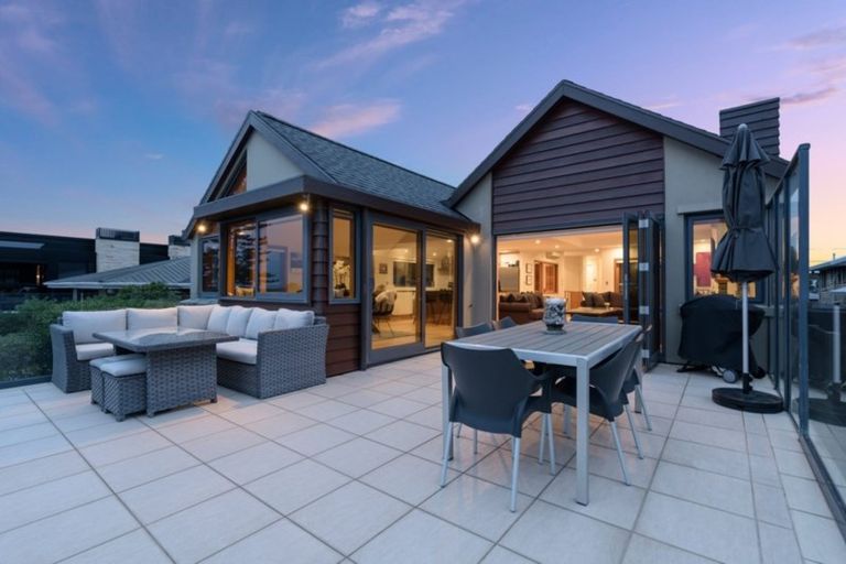 Photo of property in 85 Marine Parade, Mount Maunganui, 3116