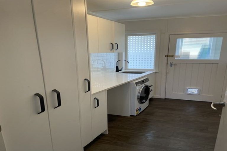 Photo of property in 31 Sunnyside Road, Sunnyvale, Auckland, 0612