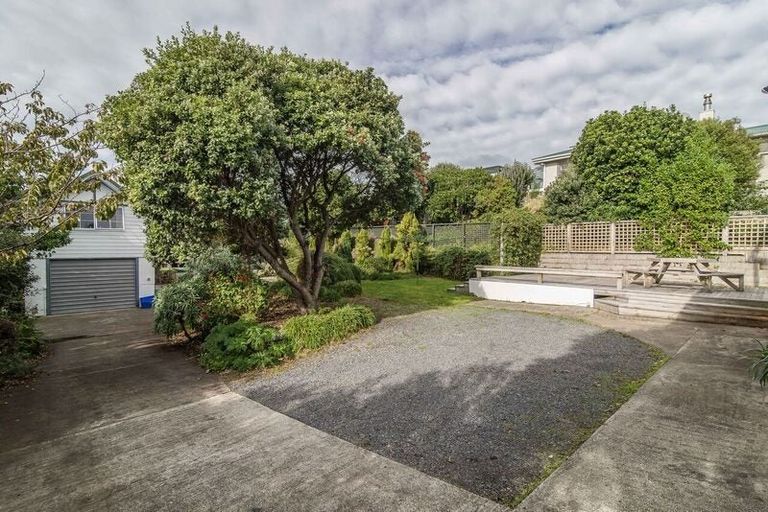Photo of property in 111 Seaview Road, Paraparaumu Beach, Paraparaumu, 5032