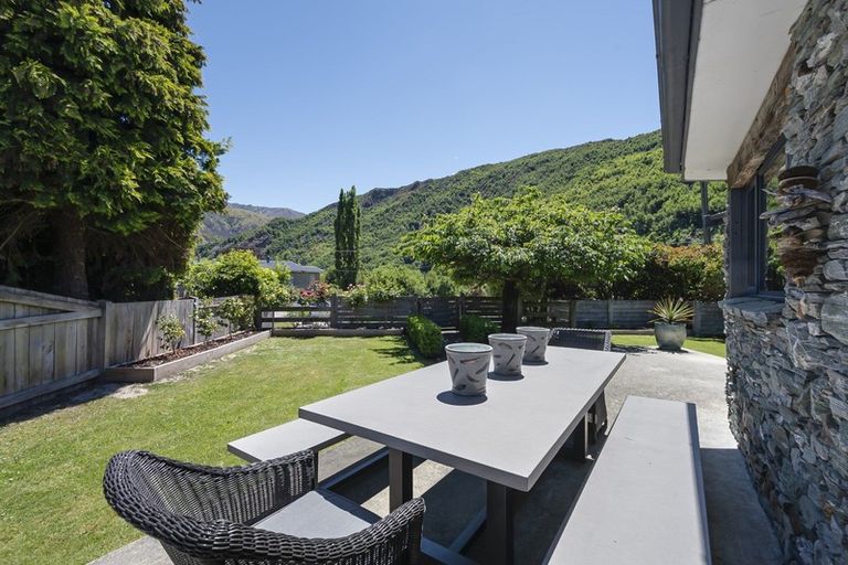 Photo of property in 6 Boundary Street, Arrowtown, 9302
