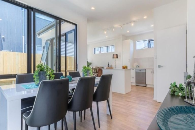 Photo of property in 72 Craigs Way, Hobsonville, Auckland, 0616