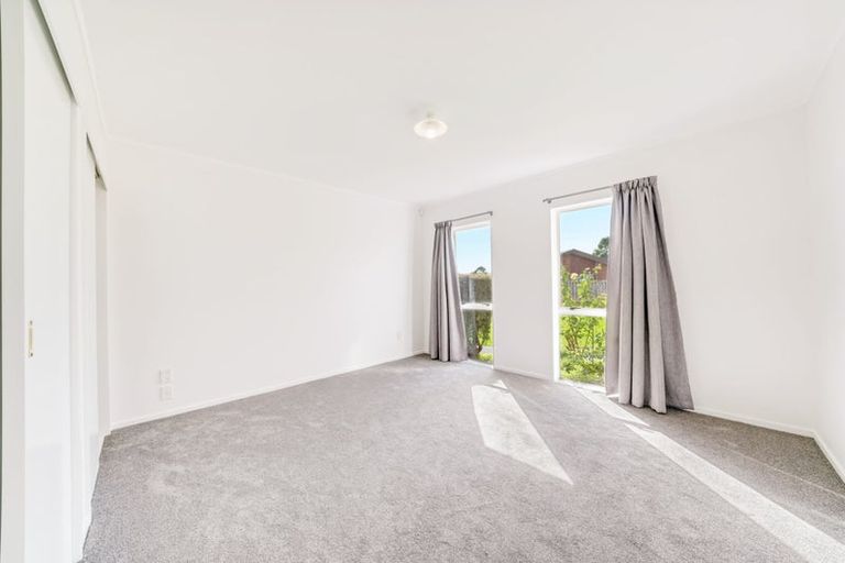 Photo of property in 5 Woodlark Close, Weymouth, Auckland, 2103