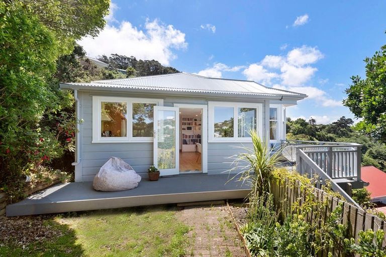 Photo of property in 35 Reuben Avenue, Brooklyn, Wellington, 6021