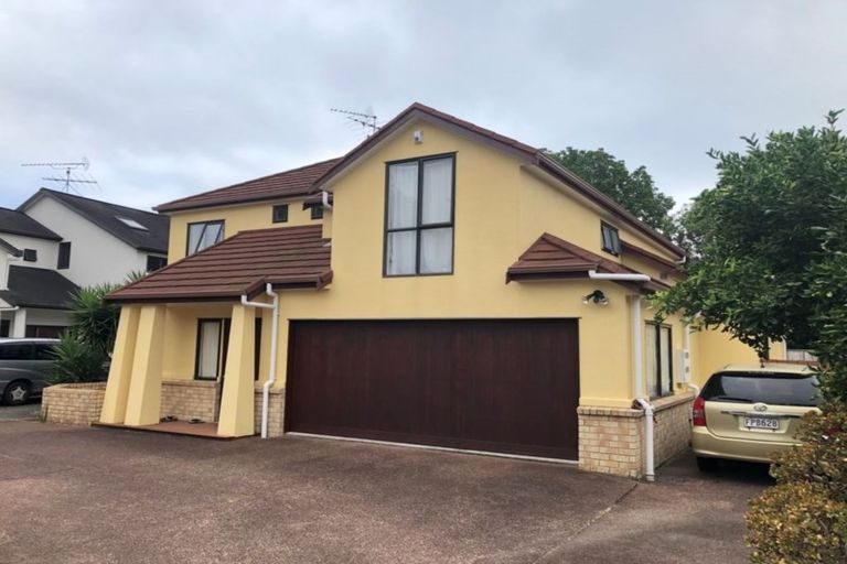 Photo of property in 33a Oakwood Grove, Eastern Beach, Auckland, 2012