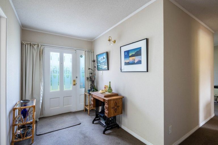 Photo of property in 2 Byron Place, Whalers Gate, New Plymouth, 4310