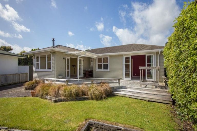 Photo of property in 11 Hartley Place, Awapuni, Palmerston North, 4412