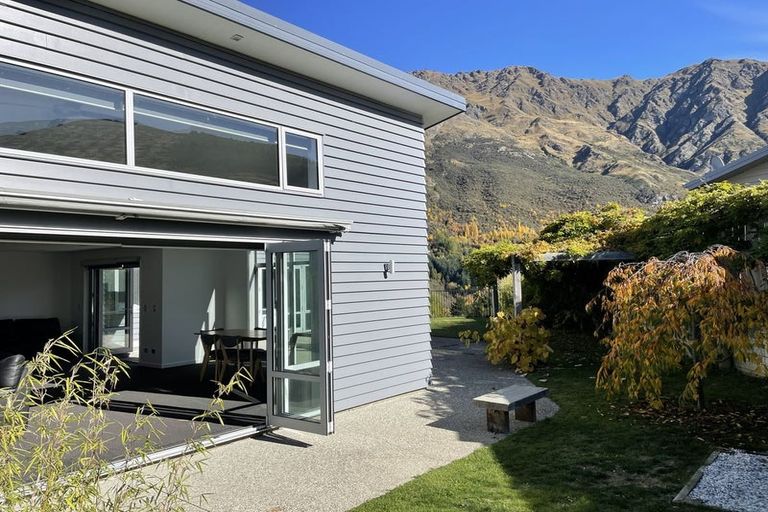 Photo of property in 1 Morning Star Terrace, Arthurs Point, Queenstown, 9371