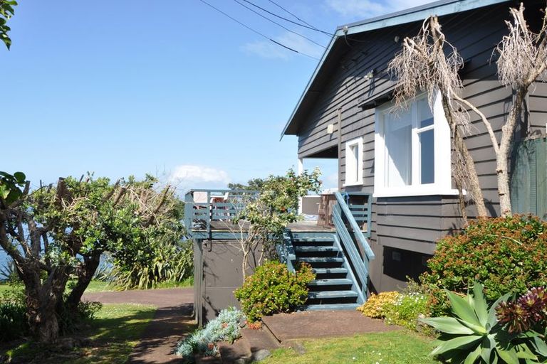 Photo of property in 11 Penguin Street, Leigh, 0985