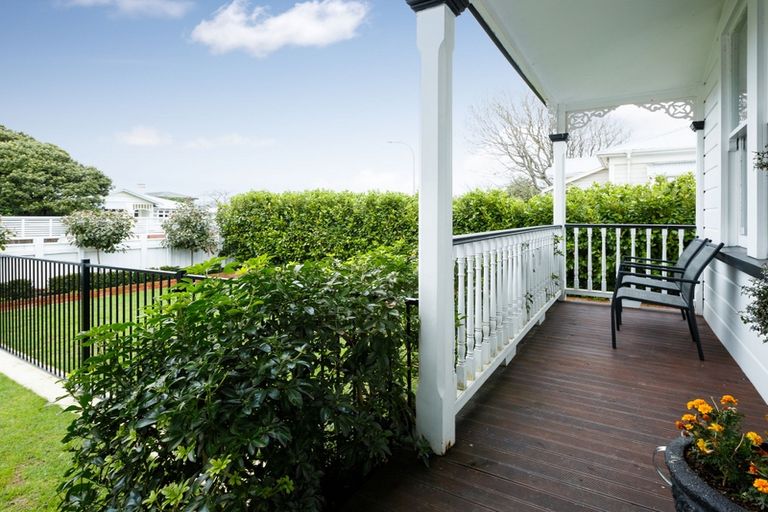 Photo of property in 11 Limbrick Street, Terrace End, Palmerston North, 4410