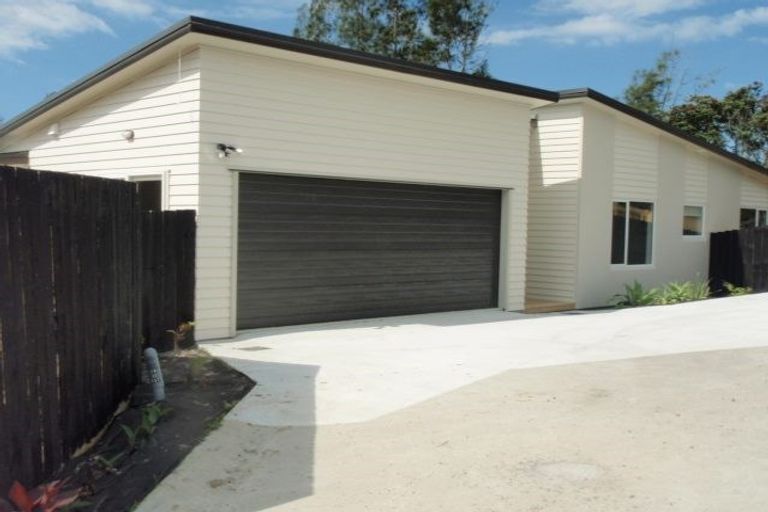 Photo of property in 85 Tiriwa Drive, Massey, Auckland, 0614