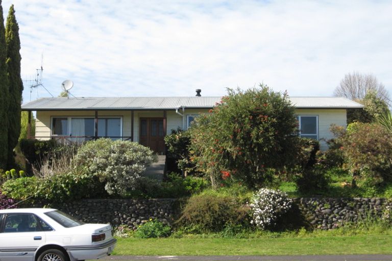 Photo of property in 64 Esmeralda Street, Welcome Bay, Tauranga, 3112