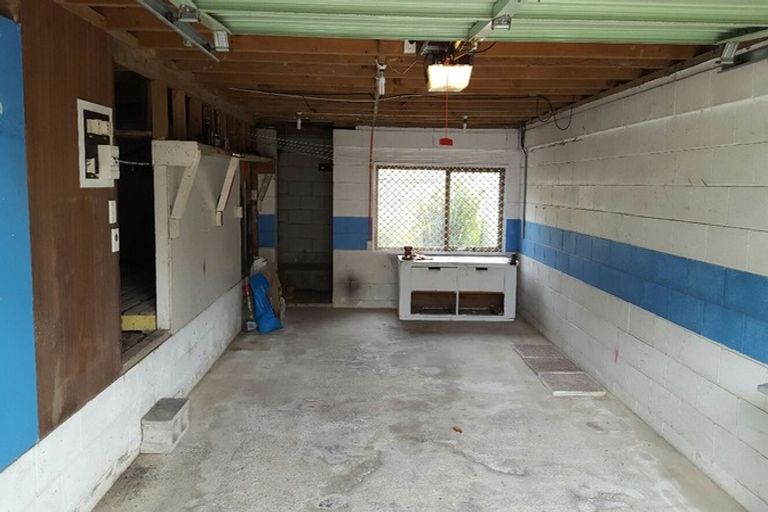 Photo of property in 2/84 Pupuke Road, Hillcrest, Auckland, 0627