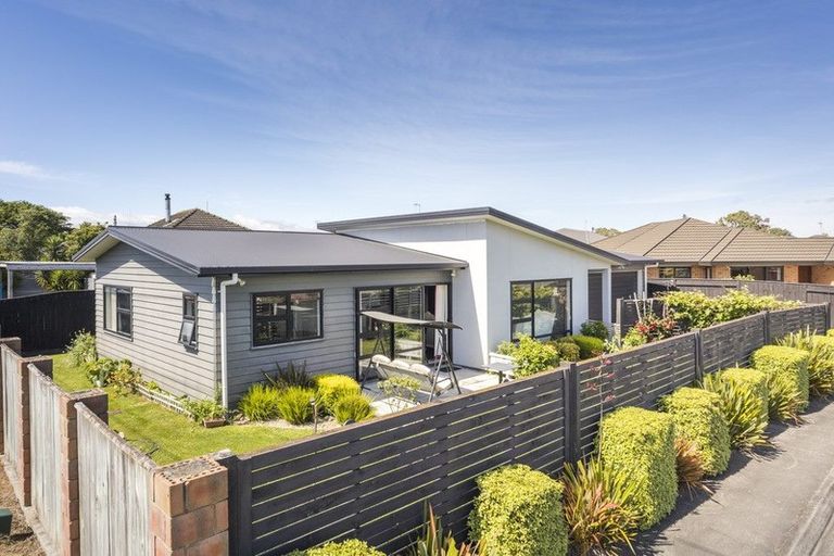 Photo of property in 1 Angelina Way, Kelvin Grove, Palmerston North, 4414