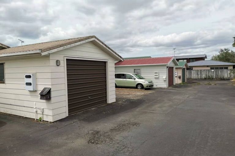 Photo of property in 2 Italia Grove, Mount Wellington, Auckland, 1060