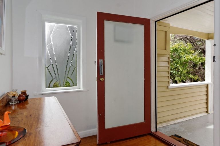 Photo of property in 19 Konini Road, Titirangi, Auckland, 0604