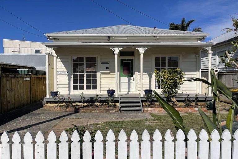 Photo of property in 26 Anne Street, Devonport, Auckland, 0624