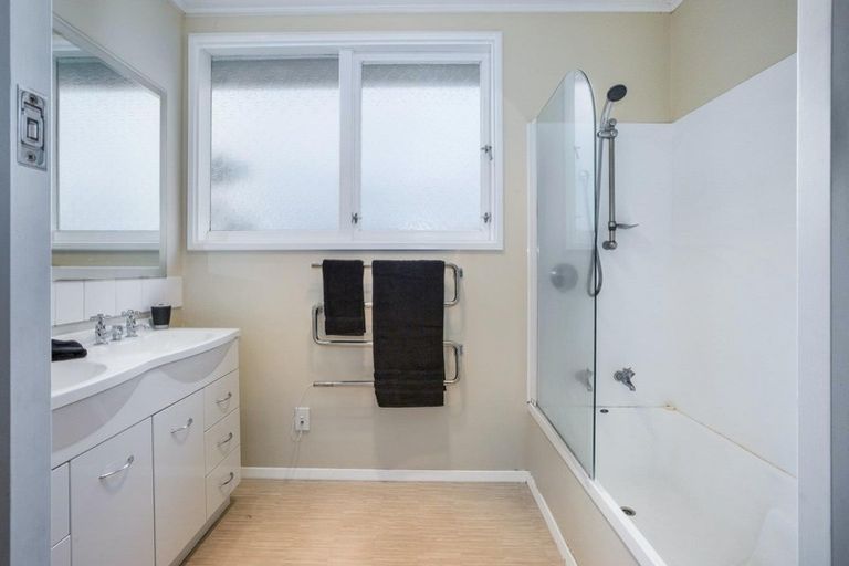 Photo of property in 68 Larsen Crescent, Tawa, Wellington, 5028