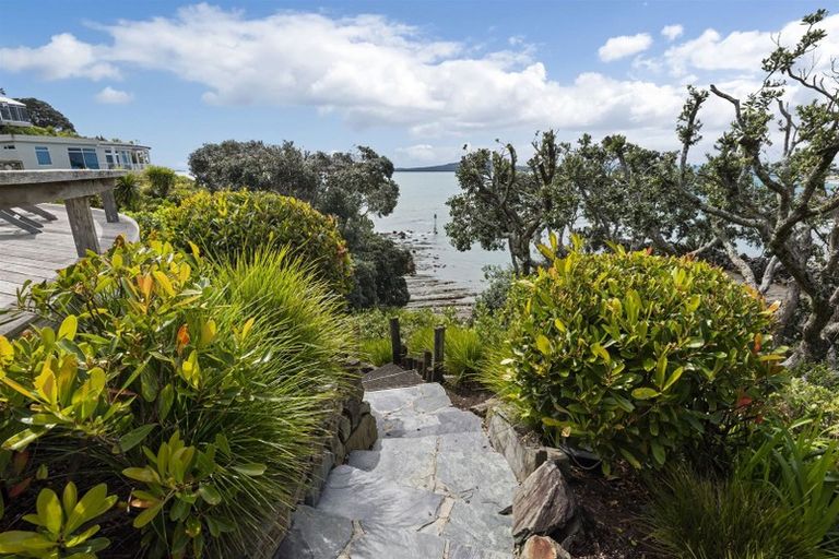 Photo of property in 1/3 Beach Road, Northcote Point, Auckland, 0627