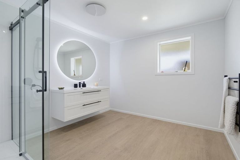 Photo of property in 6 Lee Road, Hannahs Bay, Rotorua, 3010