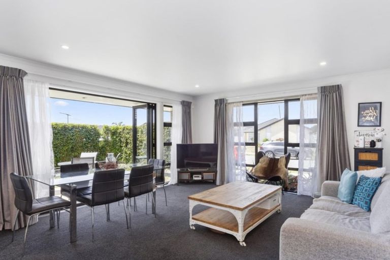 Photo of property in 26 Rainey Crescent, Papamoa Beach, Papamoa, 3118