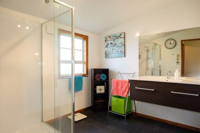 Photo of property in 2 Ettrick Street, Glenross, Dunedin, 9011