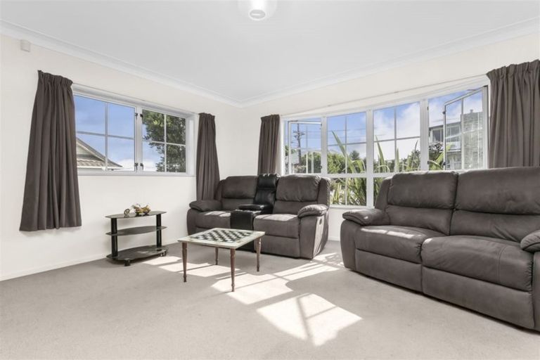 Photo of property in 2/10 Grande Vue Road, Hillpark, Auckland, 2102