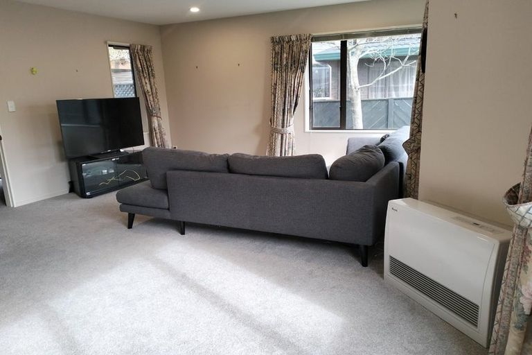 Photo of property in 2/198 Waterloo Road, Hutt Central, Lower Hutt, 5011