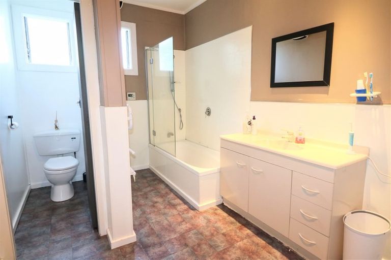 Photo of property in 2 Memorial Avenue, Parkside, Timaru, 7910