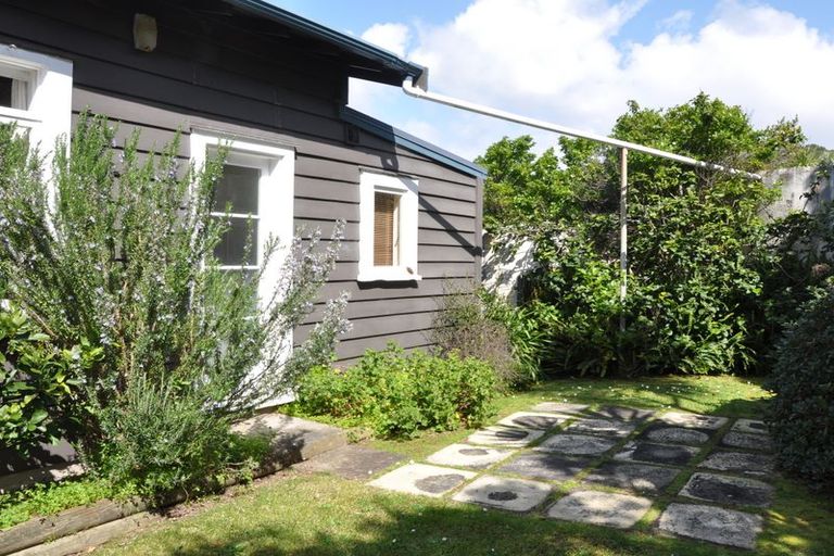 Photo of property in 11 Penguin Street, Leigh, 0985