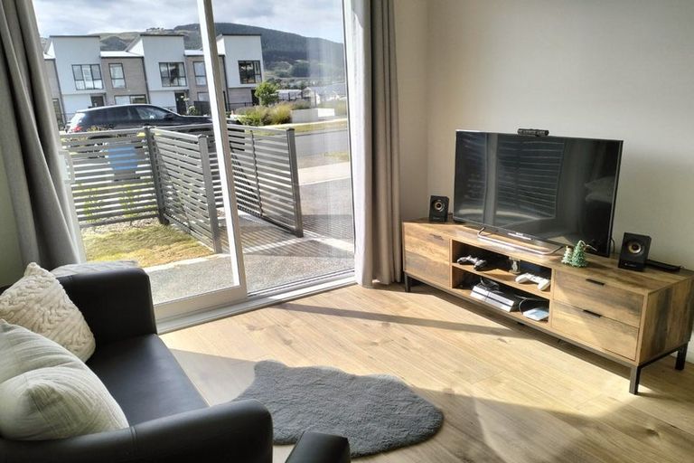 Photo of property in 77 Hokioi Drive, Kenepuru, Porirua, 5022