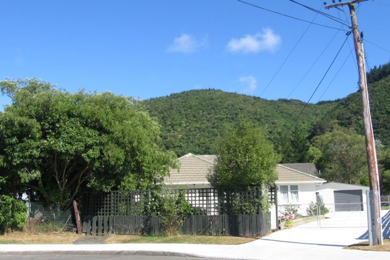 Photo of property in 14 Waimarama Grove, Birchville, Upper Hutt, 5018