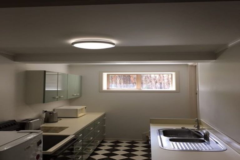 Photo of property in 28 Harvey Street, Waipahihi, Taupo, 3330