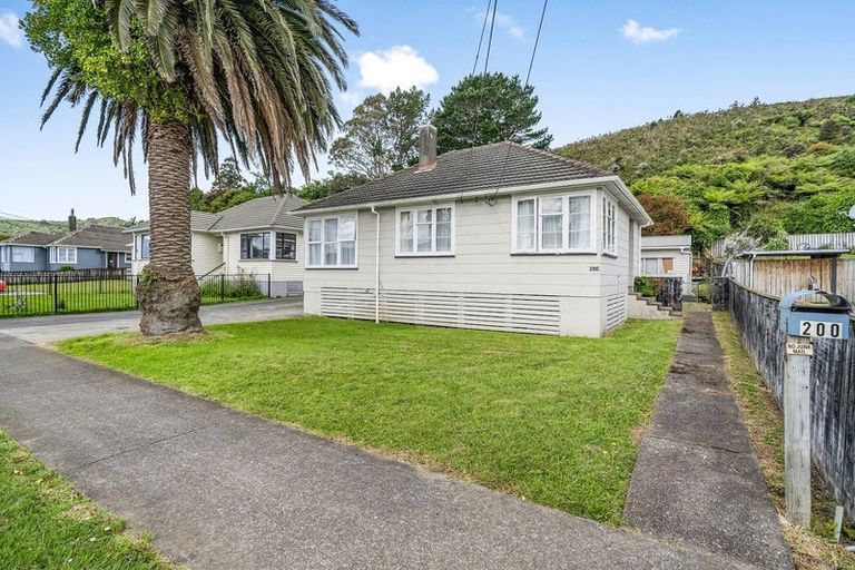 Photo of property in 200 Waddington Drive, Naenae, Lower Hutt, 5011