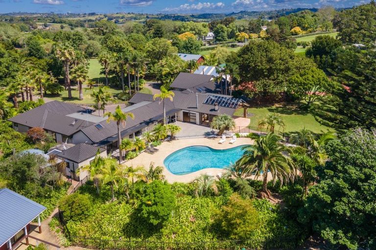 Photo of property in 349 Clifton Road, Whitford, Howick, 2571