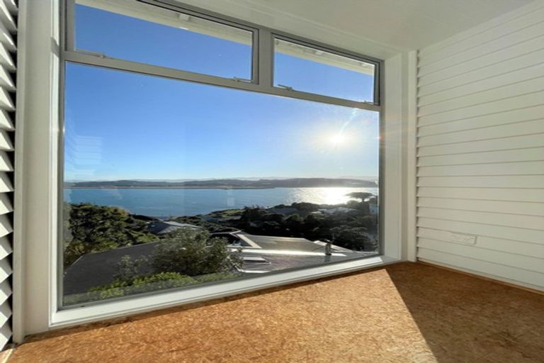 Photo of property in 24 Hungerford Road, Lyall Bay, Wellington, 6022