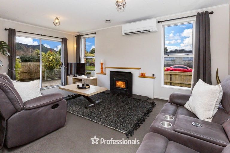 Photo of property in 15 Akron Grove, Totara Park, Upper Hutt, 5018