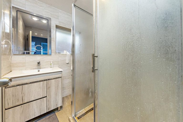 Photo of property in 2 Senator Drive, Manurewa, Auckland, 2105