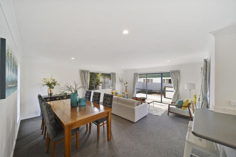 Photo of property in 3/6a Botany Road, Howick, Auckland, 2010