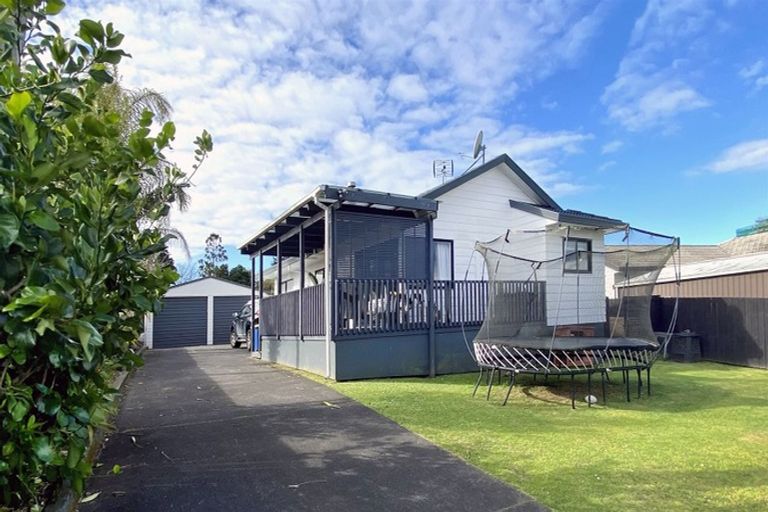 Photo of property in 22 Miriam Corban Heights, Henderson, Auckland, 0612